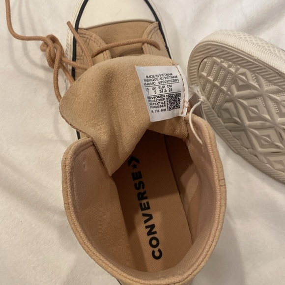 Converse Nude Suede with Tags - Picture 4 of 4